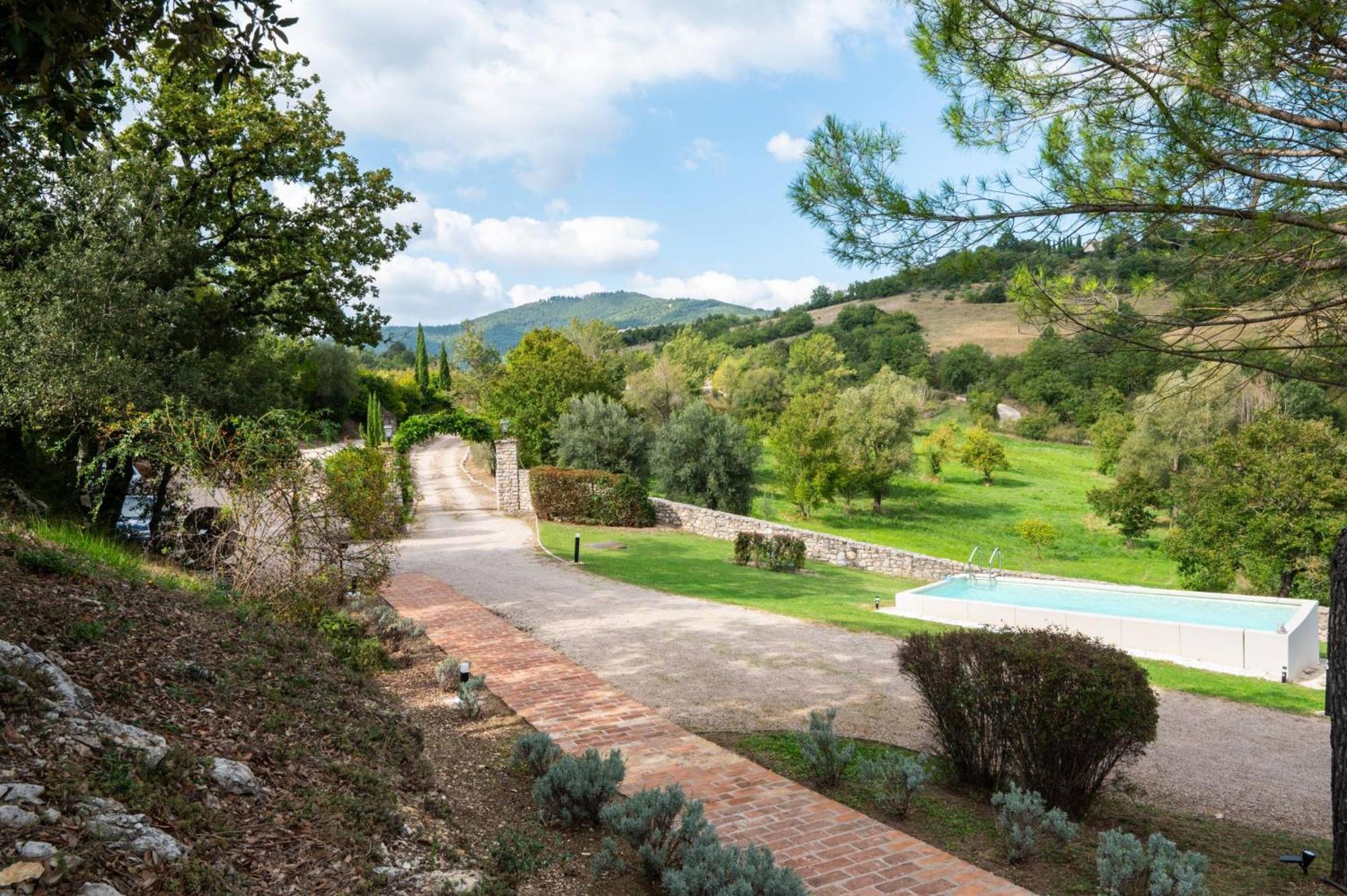 Castello Valenzino Bed & Breakfast Antognola Dış mekan fotoğraf