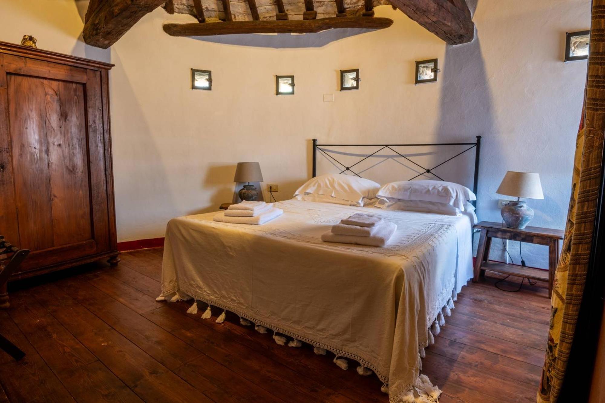 Castello Valenzino Bed & Breakfast Antognola Dış mekan fotoğraf