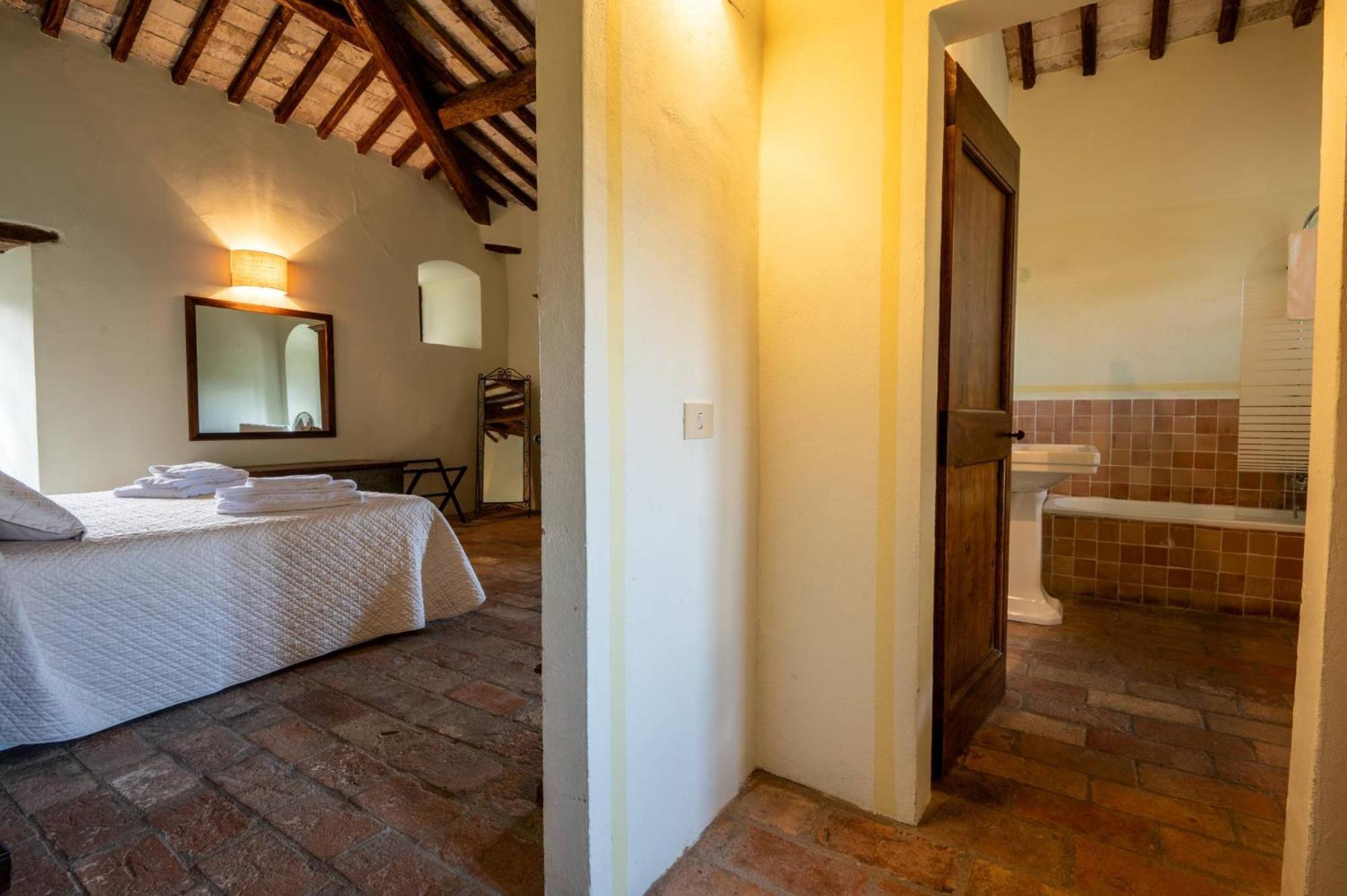 Castello Valenzino Bed & Breakfast Antognola Dış mekan fotoğraf