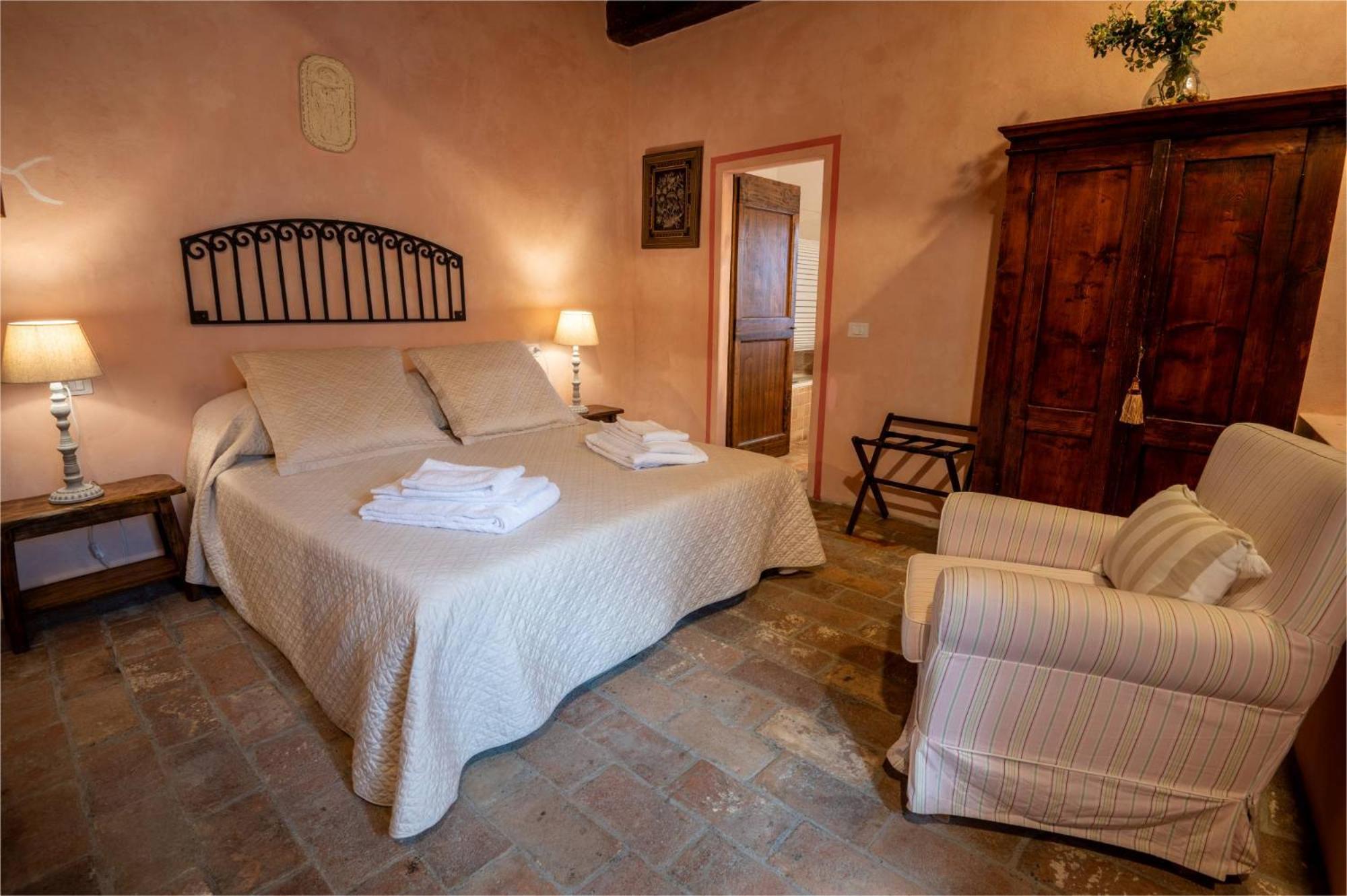 Castello Valenzino Bed & Breakfast Antognola Dış mekan fotoğraf