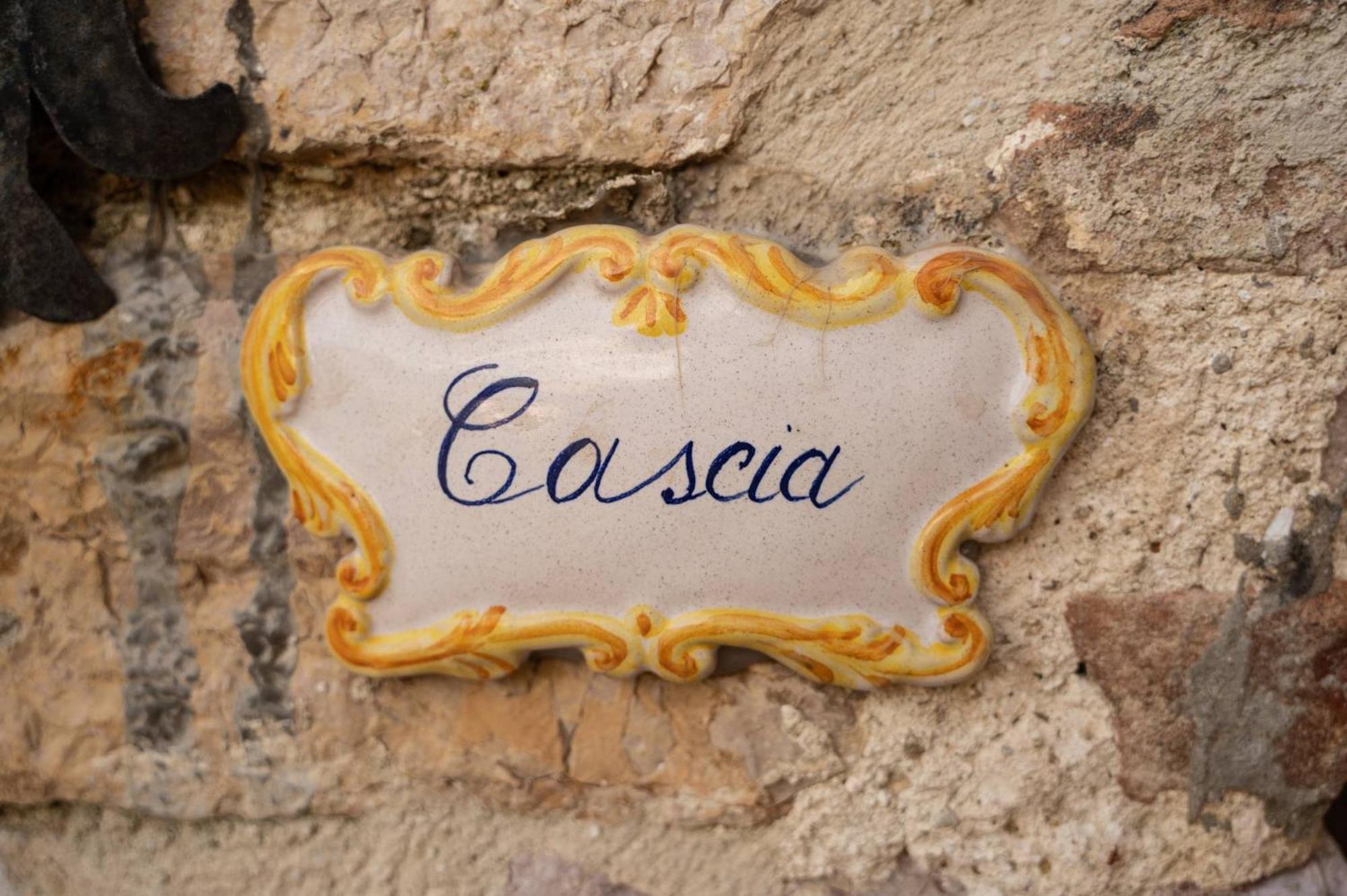 Castello Valenzino Bed & Breakfast Antognola Dış mekan fotoğraf