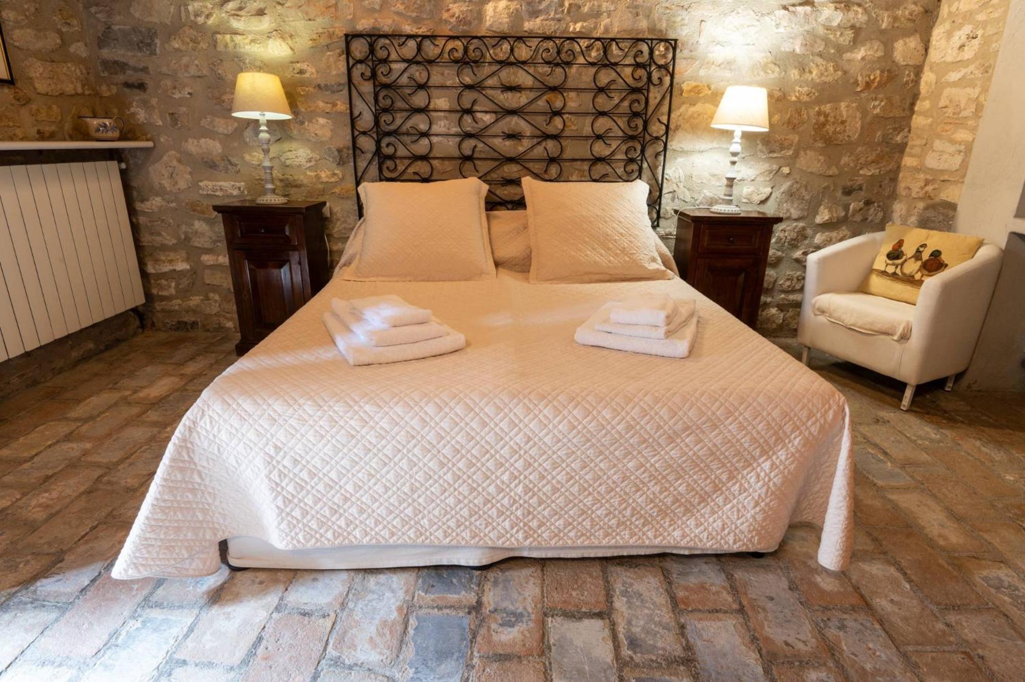 Castello Valenzino Bed & Breakfast Antognola Dış mekan fotoğraf