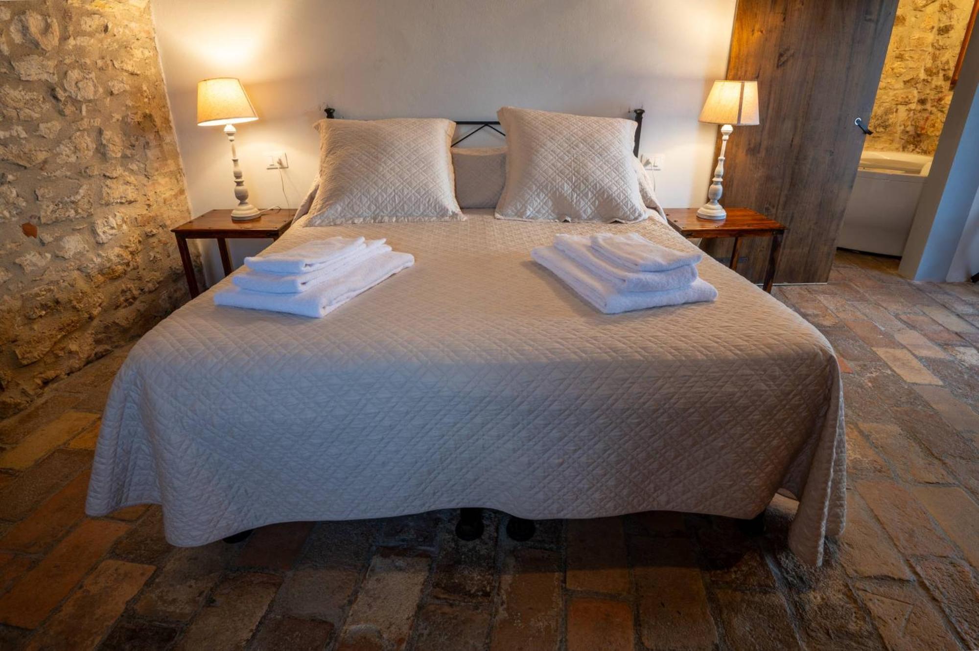 Castello Valenzino Bed & Breakfast Antognola Dış mekan fotoğraf
