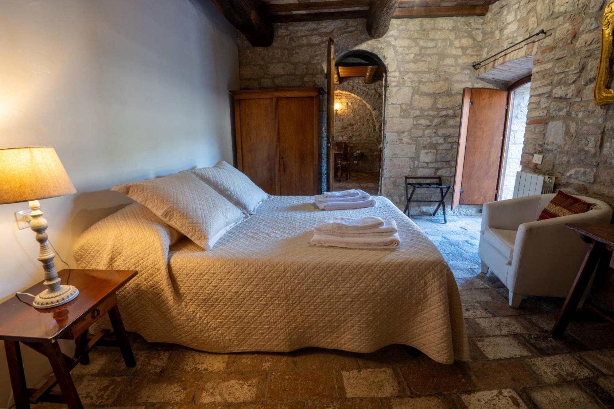 Castello Valenzino Bed & Breakfast Antognola Dış mekan fotoğraf