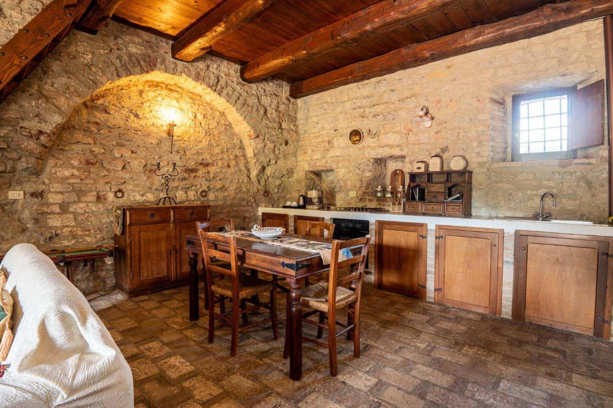 Castello Valenzino Bed & Breakfast Antognola Dış mekan fotoğraf