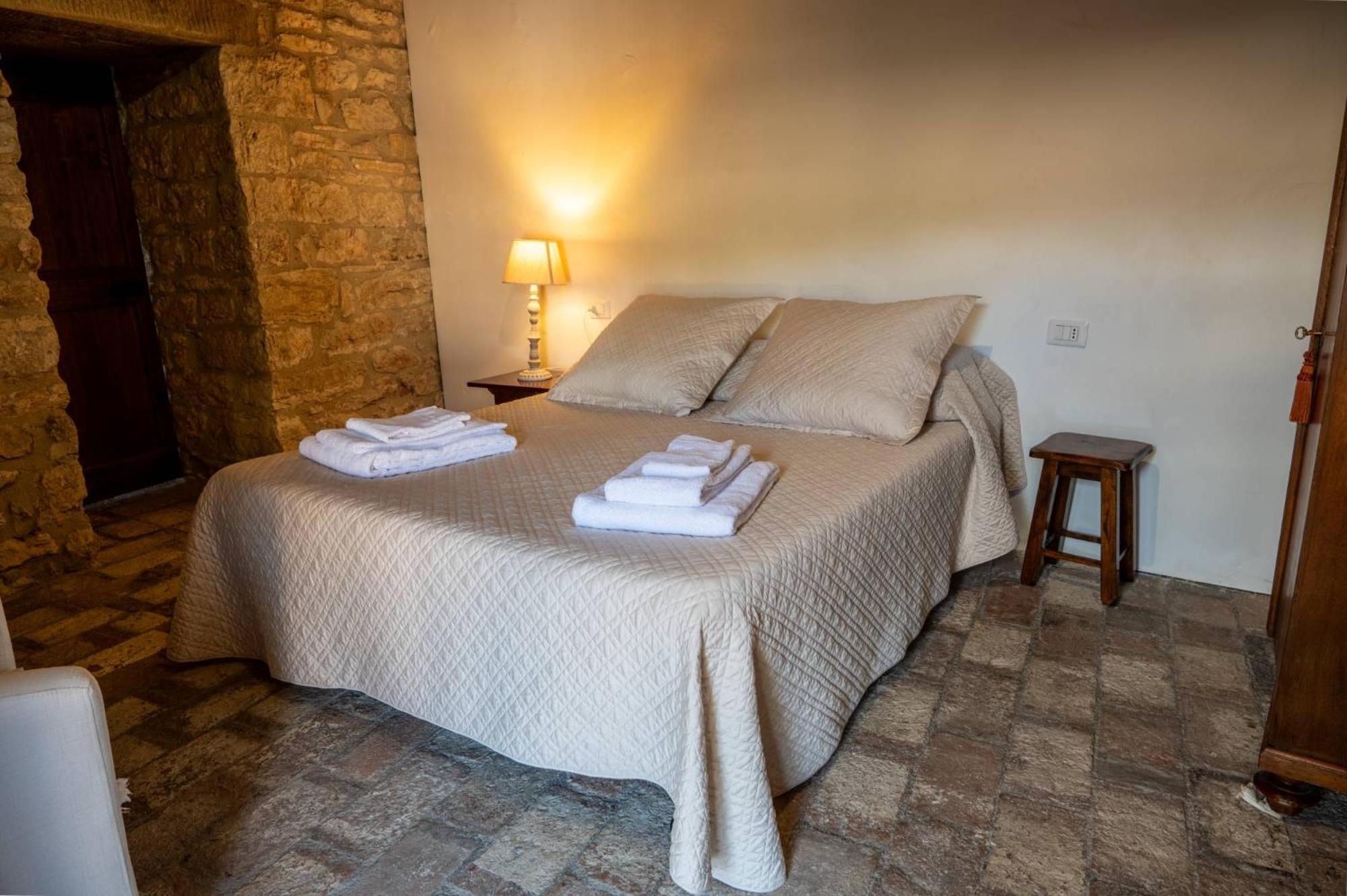 Castello Valenzino Bed & Breakfast Antognola Dış mekan fotoğraf
