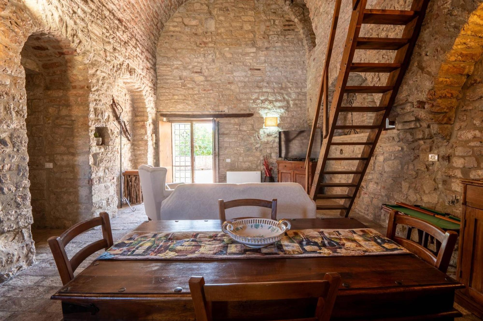 Castello Valenzino Bed & Breakfast Antognola Dış mekan fotoğraf