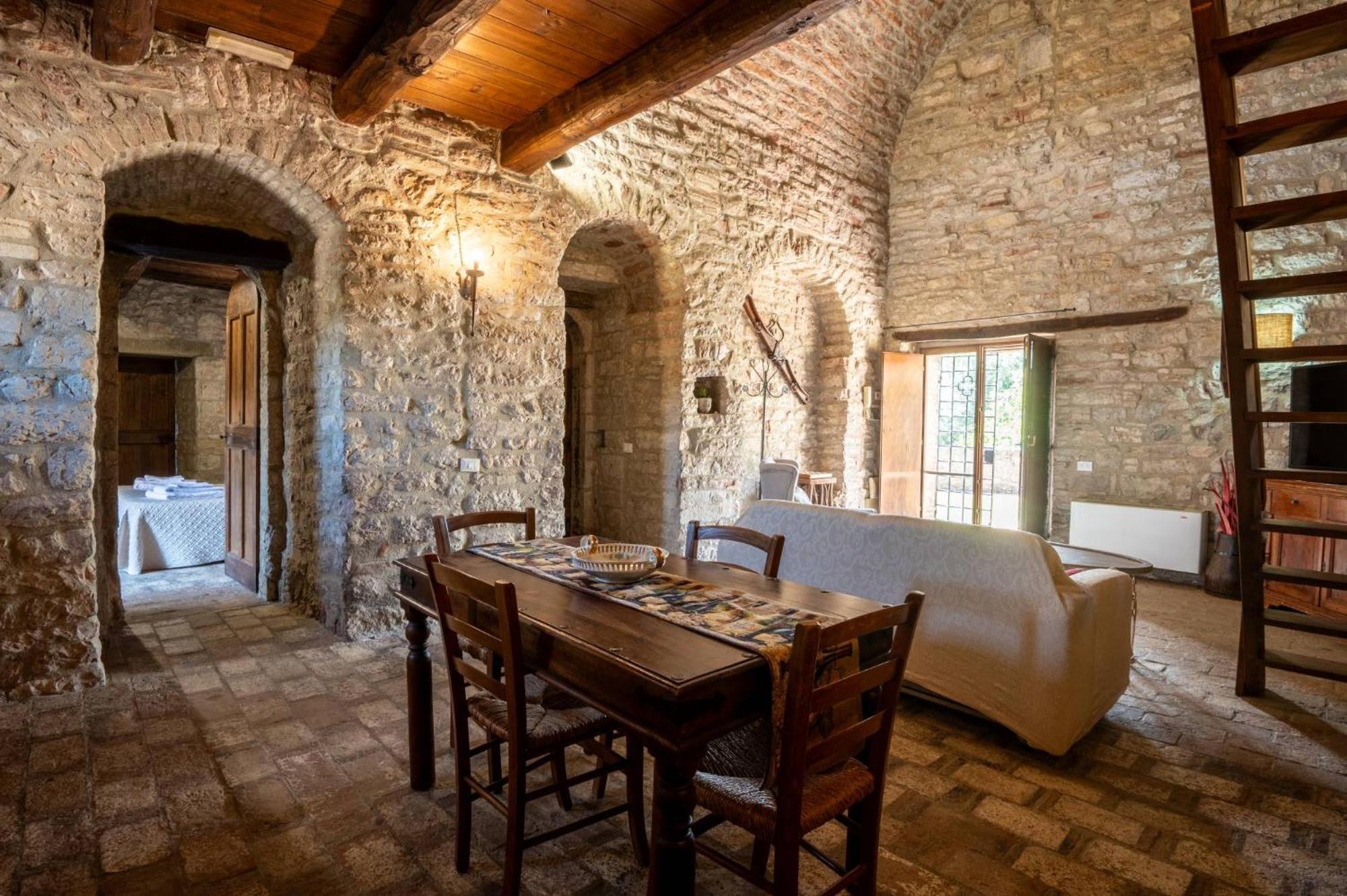 Castello Valenzino Bed & Breakfast Antognola Dış mekan fotoğraf